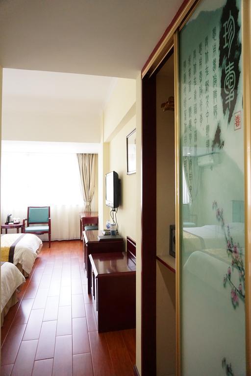 Guangdong Oversea Chinese Hotel Cantón Habitación foto