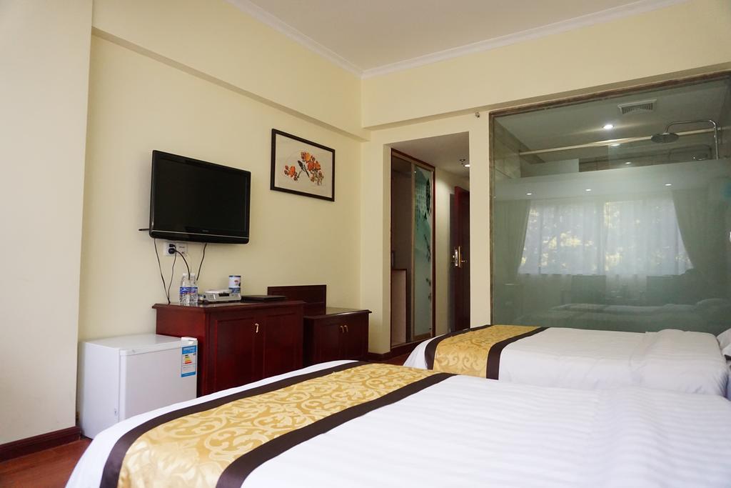 Guangdong Oversea Chinese Hotel Cantón Habitación foto