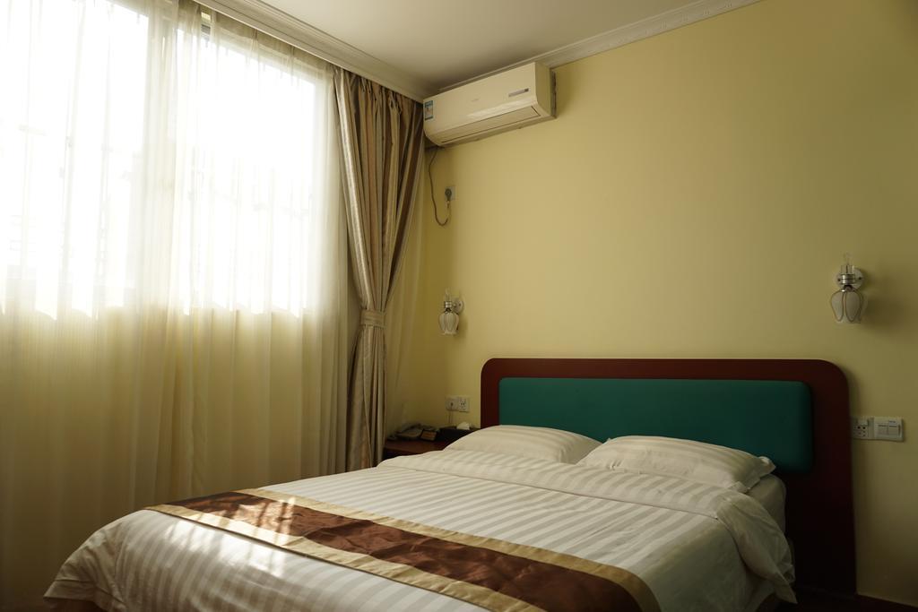 Guangdong Oversea Chinese Hotel Cantón Habitación foto